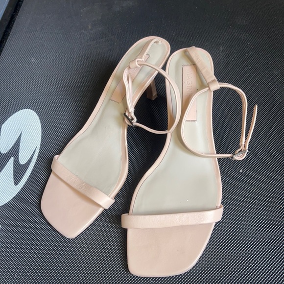 Cute small heels - Picture 1 of 3